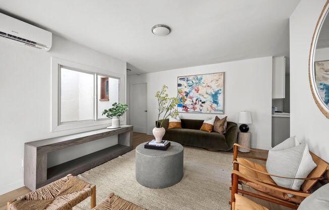1510 W 52 ST