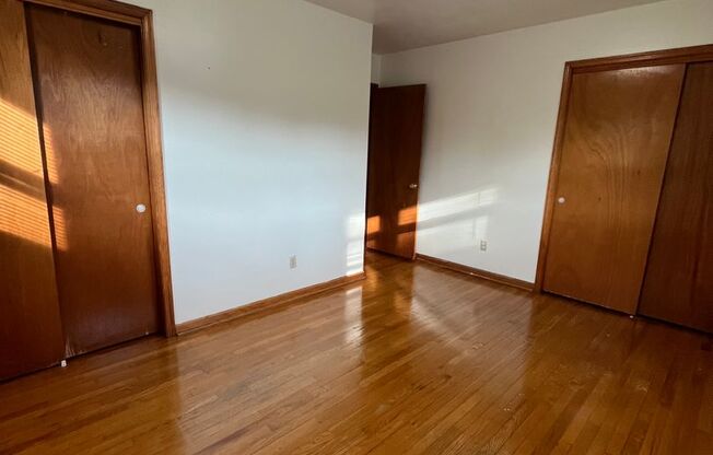 2 beds, 1 bath, 903 sqft, $1,290, Unit D-3