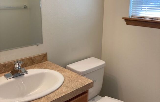 3 beds, 2.5 baths, $1,695, Unit #27