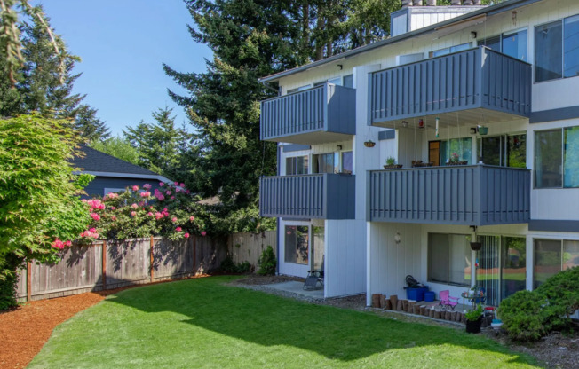 Charming Tacoma Apartment with Balcony, Dog Park & Free Parking – Pet-Friendly Comfort!