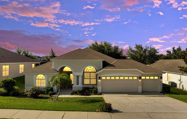 Stunning 4/3 with Fence Enclosed Yard in the Overlook at Lake Louisa in Clermont!