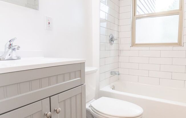 2 beds, 1 bath, 750 sqft, $1,595, Unit 13