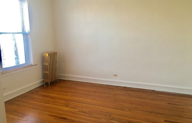 2 beds, 1 bath, 1,300 sqft, $1,050