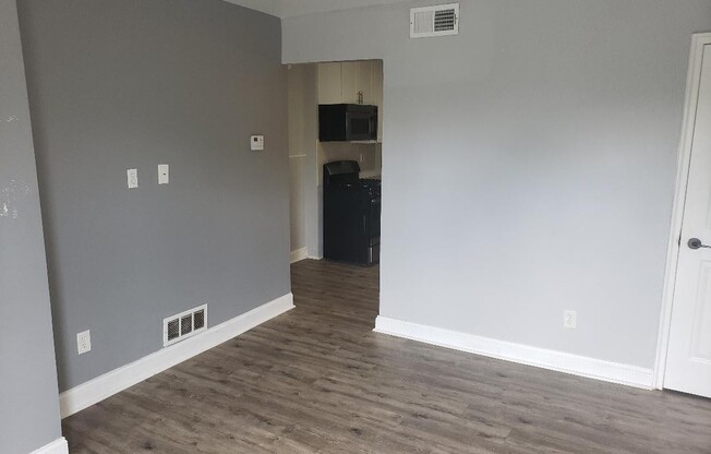 Capitol Hill/ H street - Renovated 1 bedroom apartment w/parking