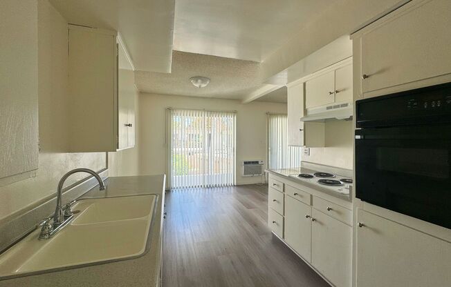 1 bed, 1 bath, 700 sqft, $1,895, Unit LAN26