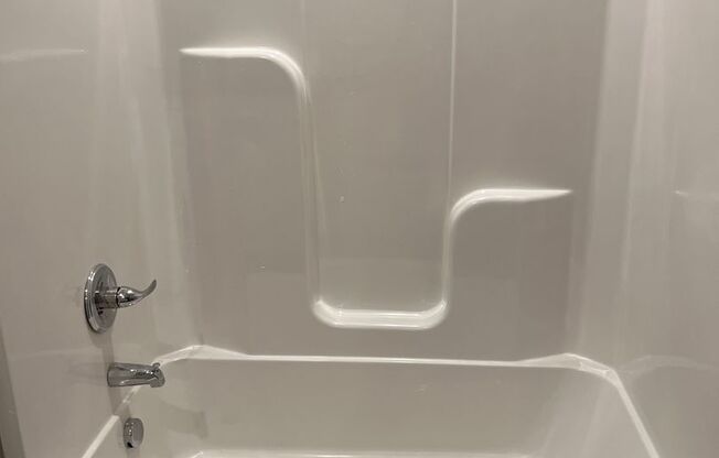 2 beds, 2 baths, 979 sqft, $1,130, Unit 921