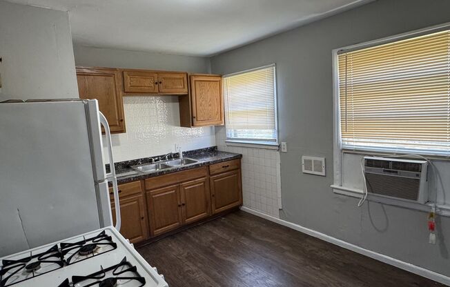 2 beds, 1 bath, $1,150