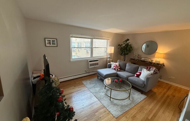 1 bed, 1 bath, $1,905, Unit 551