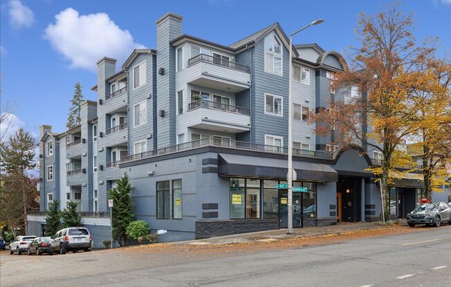 Prime Maple Leaf Bright 2-Bed 2-Bath Corner Condo