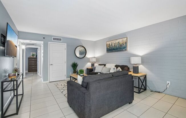 2 beds, 1 bath, 900 sqft, $1,125, Unit 29