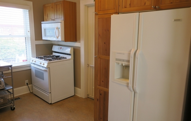 2 beds, 1 bath, $2,175