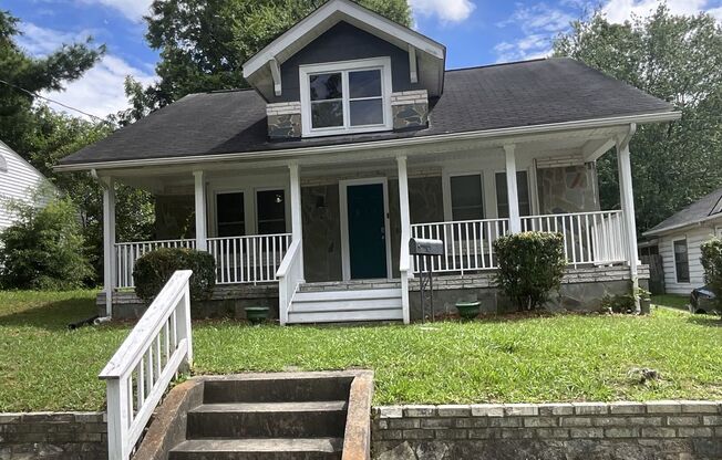 Great 3 bed 2 bath close to UNCG and more!