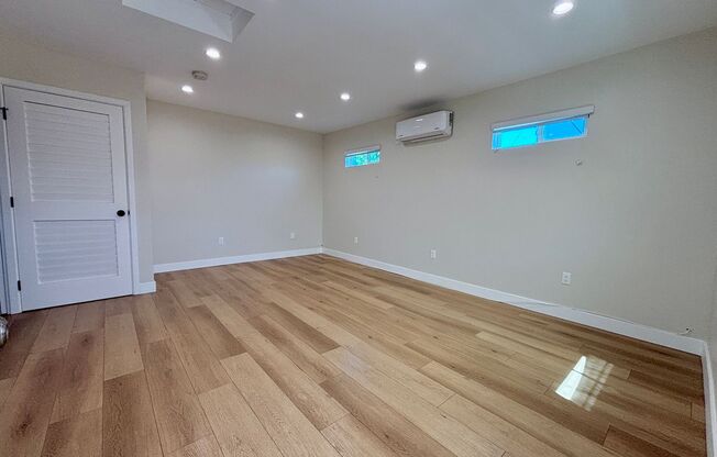 Private, Cozy, Backhouse Studio Located In Reseda!