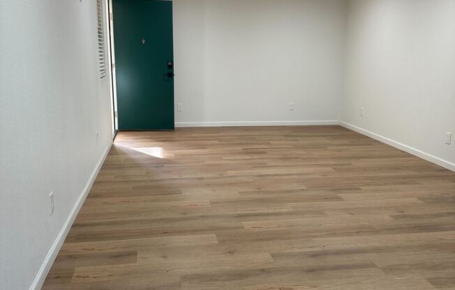 2 beds, 1 bath, 802 sqft, $1,595, Unit 216