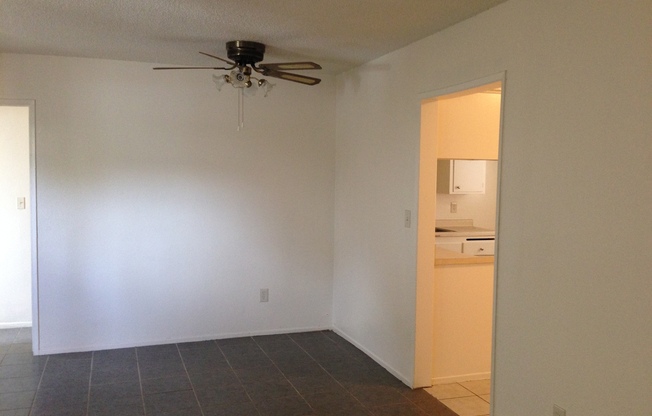 2 beds, 1 bath, 800 sqft, $1,400