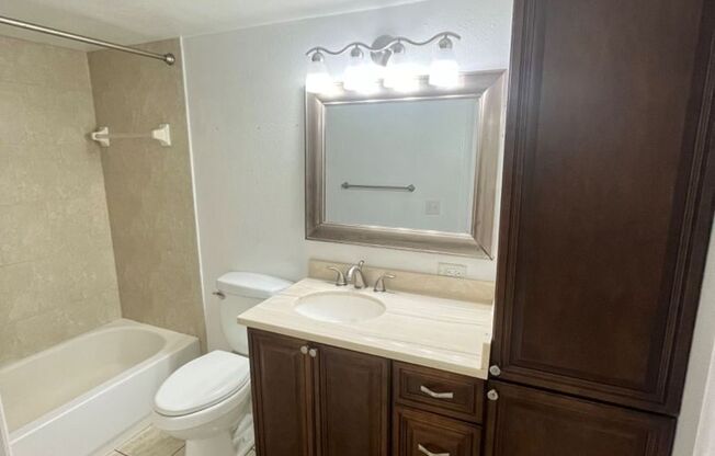 Nice 1/1 apartment  - move in now no rent till January