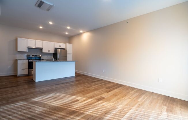 1 bed, 1 bath, 579 sqft, $1,400, Unit 24