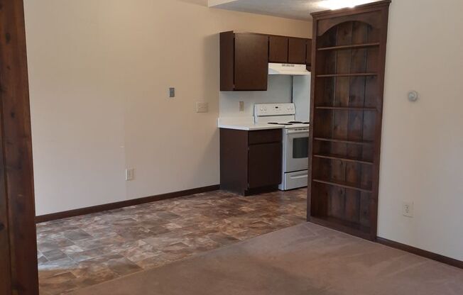 1 bed, 1 bath, $895, Unit #8