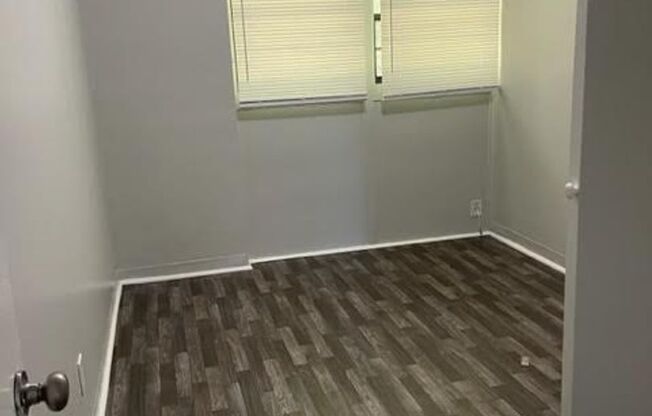 3 beds, 1 bath, $850