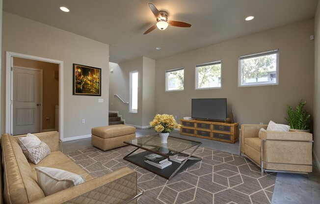 UT PRE LEASE: 2009 Remodeled 6 Bed / 3 Bath, Wood & Stained Concrete Floors, Custom High End Kitchen and Bathrooms, Just North of UT