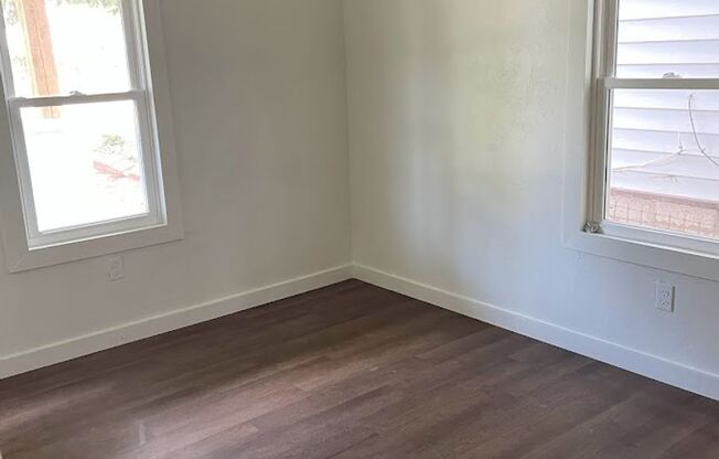 2 beds, 1 bath, $1,050