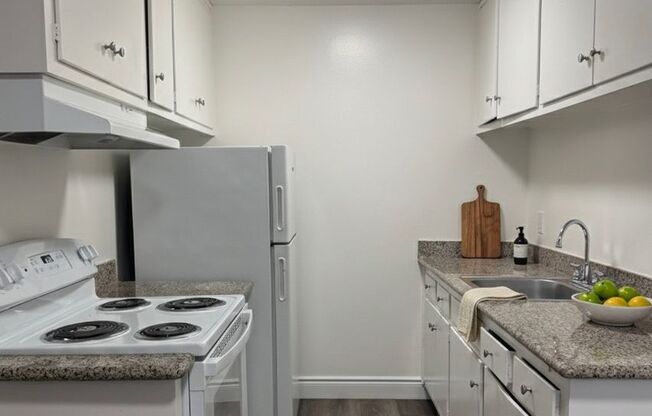 14444 Forty Four Winks Apartments