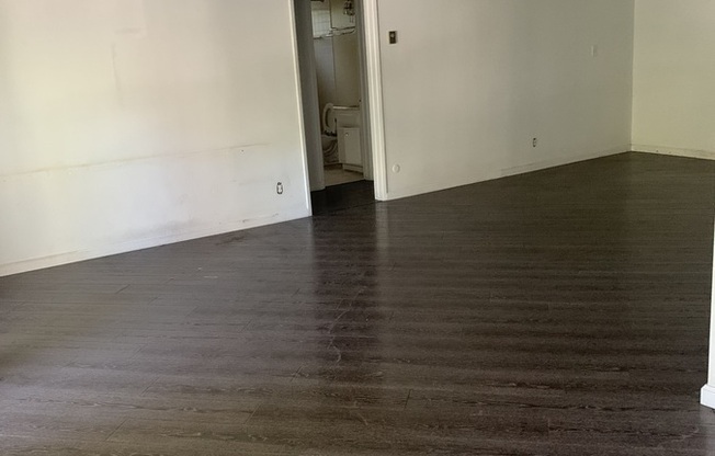 1203 KINGS RD