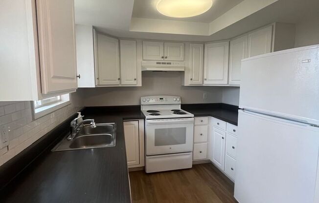 2 beds, 1 bath, $1,595