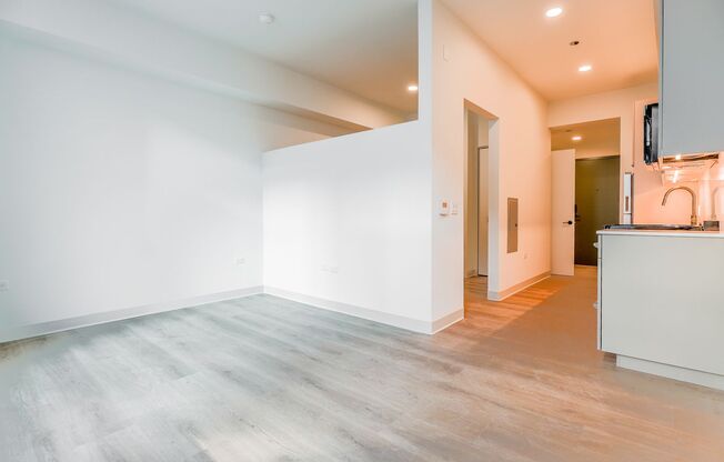 1 bed, 1 bath, 389 sqft, $2,400, Unit 304