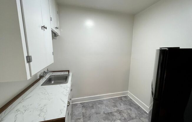 Studio, 1 bath, 355 sqft, $795, Unit 8