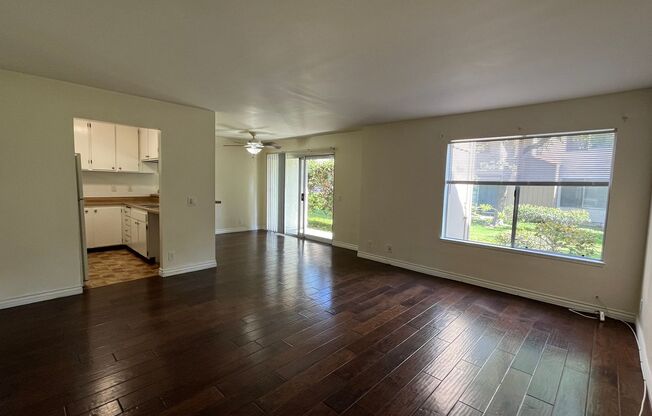 1st floor condo w/pool, spa, clubhouse, tennis crts + MORE!