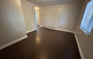 2 beds, 1 bath, $795, Unit 101 Hedgecock B