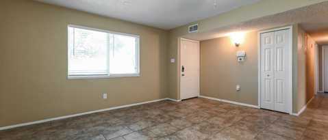 1522 SUNSET LN