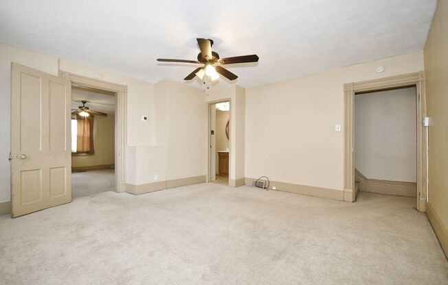 2 beds, 1 bath, $1,200, Unit Unit 1