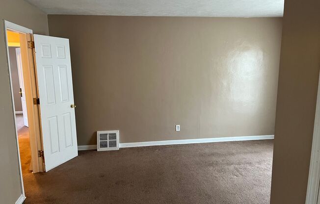 3 beds, 1 bath, $1,200