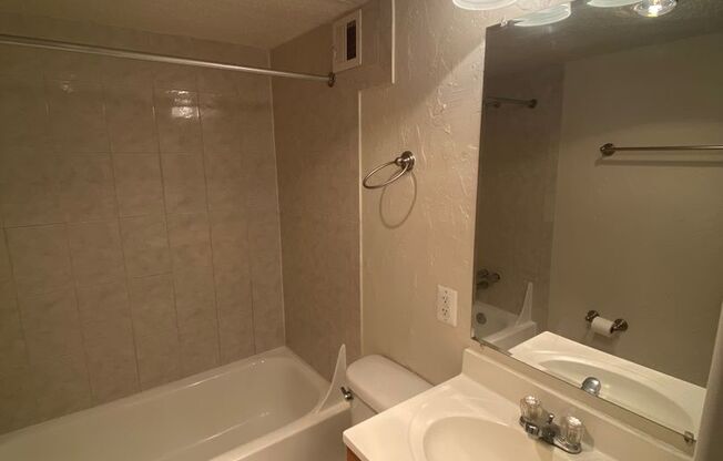 1 bed, 1 bath, 723 sqft, $1,699, Unit 5313 #4