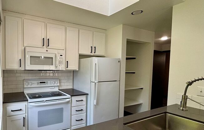 1 bed, 1 bath, $2,195, Unit 101