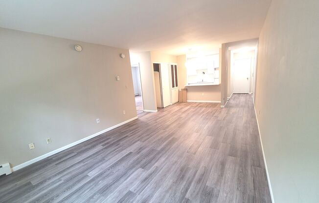 2 beds, 1 bath, $1,400, Unit 316