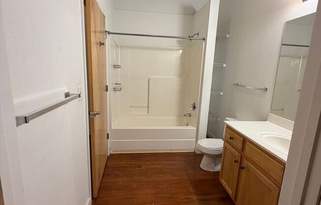 1 bed, 1 bath, 940 sqft, $1,550, Unit 701