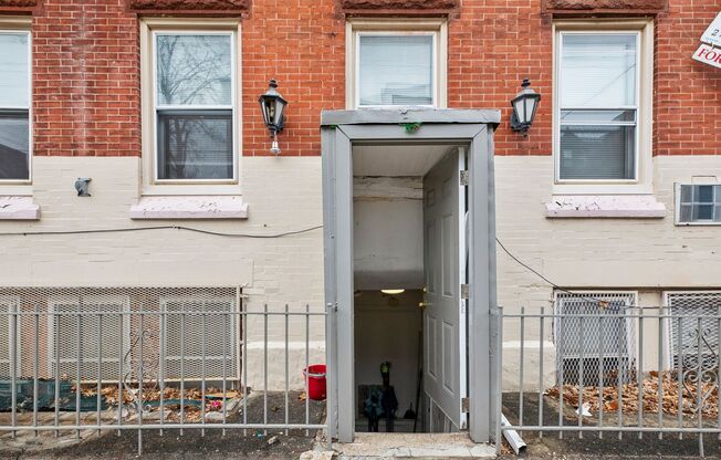 Studio, 1 bath, 300 sqft, $990, Unit 3412 Spring Partners LP-LLFE