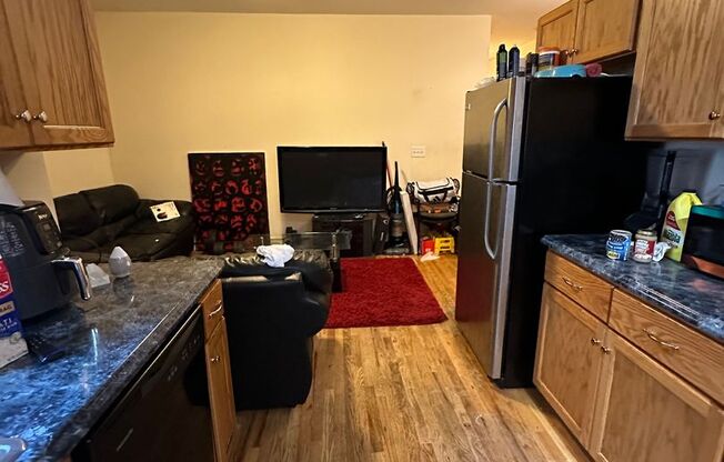 2 beds, 1 bath, $1,250, Unit Apt. D