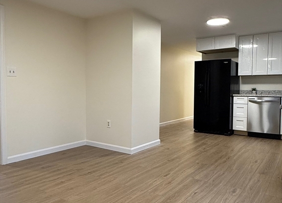 3 beds, 1 bath, 1,200 sqft, $3,000, Unit 2