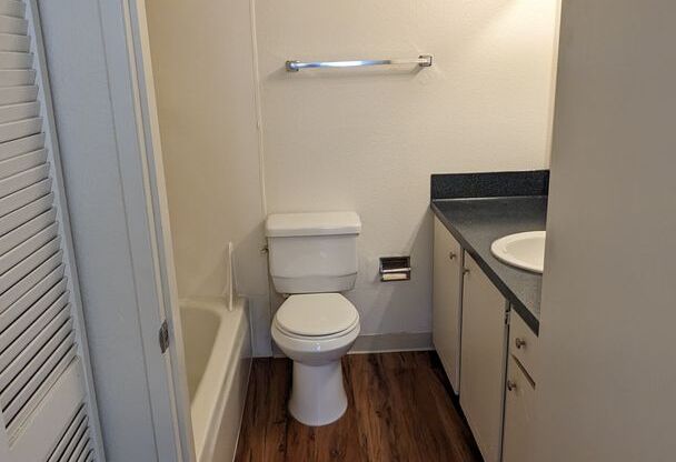 Studio, 1 bath, 350 sqft, $925, Unit 203