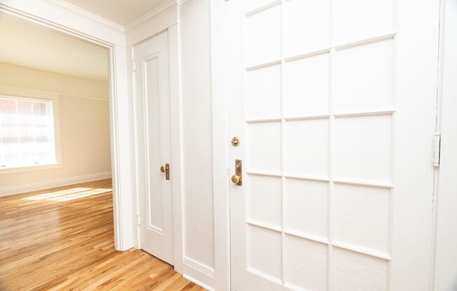 2 beds, 1 bath, 1,008 sqft, $2,400, Unit 21