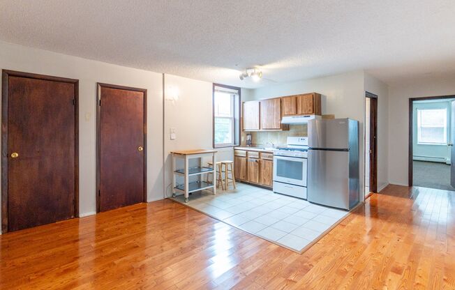 2400 S 4th St