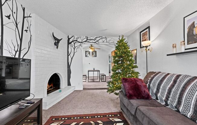 Adorable 2/1 Duplex with Garage! Cute As A Bug! PLEASE READ ENTIRE AD FOR VIEWINGS!