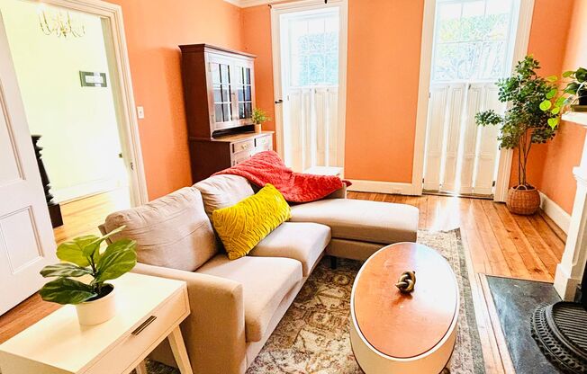Gorgeous 2 Bed/2.5 Bath Brick Townhouse with River View