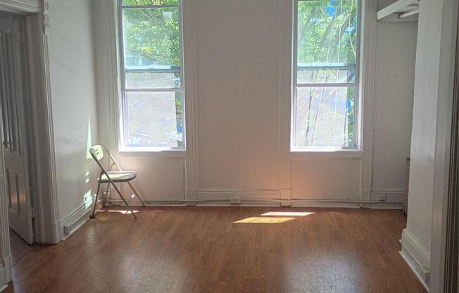 3 beds, 1 bath, 3,180 sqft, $3,000, Unit 2