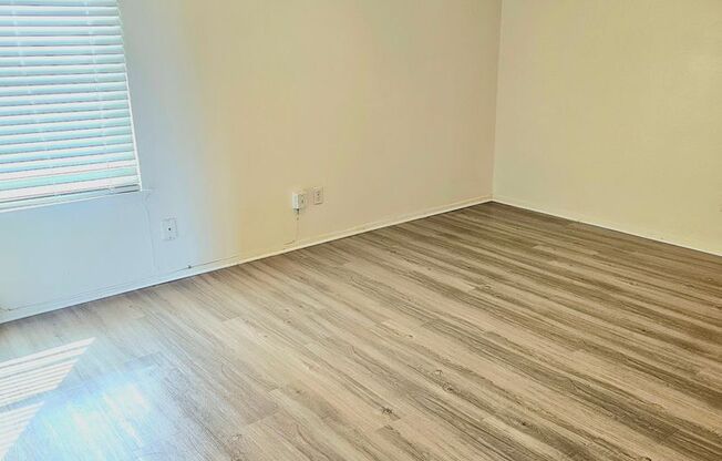 1 bed, 1 bath, 700 sqft, $1,124, Unit LAW11-307