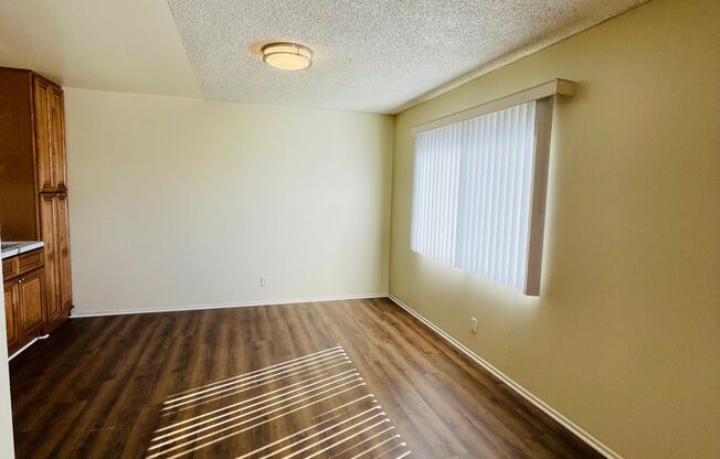 2 beds, 1 bath, $2,395, Unit 06